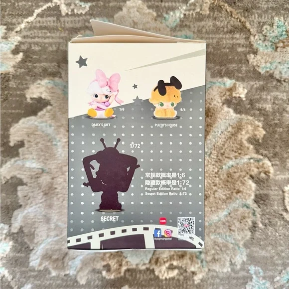 POP MART DIMOO WORLD x DISNEY Series Vinyl Plush Keychain - Daisy’s Gift - Picture 3 of 7